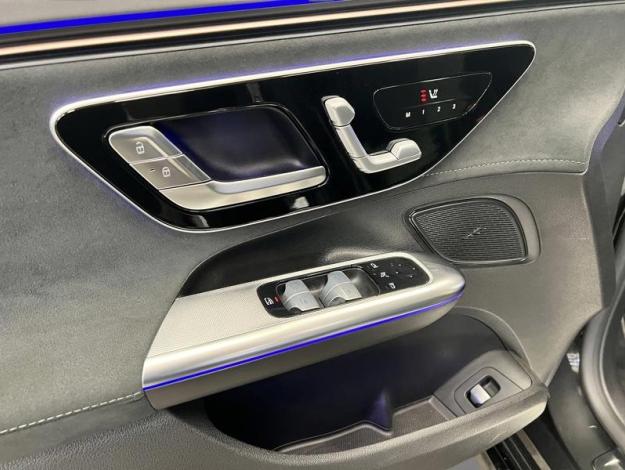 MERCEDES-BENZ EQE 300 AMG Line Toit Pano  