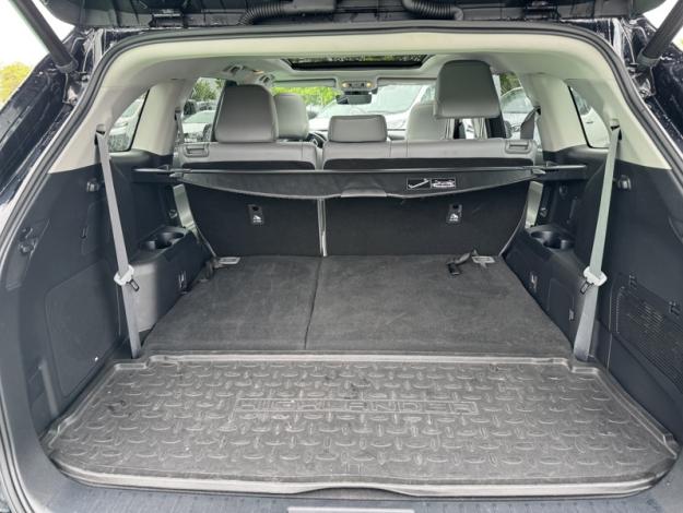 TOYOTA Highlander 2.5 HYBRID LOUNGE / TO  