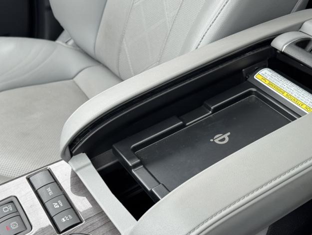 TOYOTA Highlander 2.5 HYBRID LOUNGE / TO  