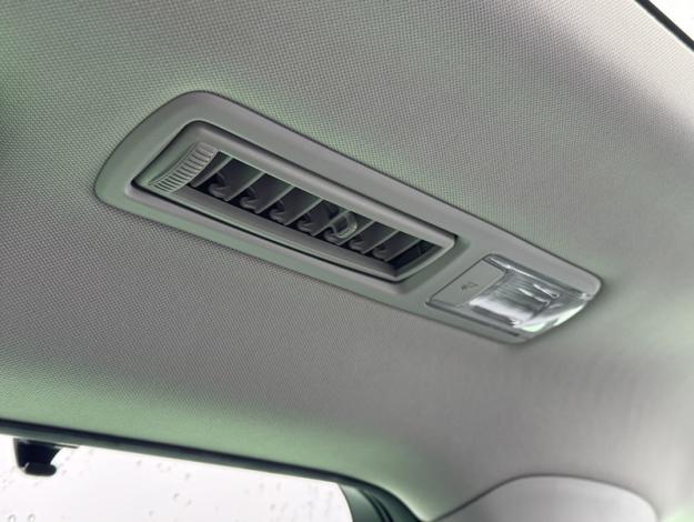 TOYOTA Highlander 2.5 HYBRID LOUNGE / TO  