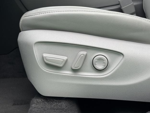 TOYOTA Highlander 2.5 HYBRID LOUNGE / TO  