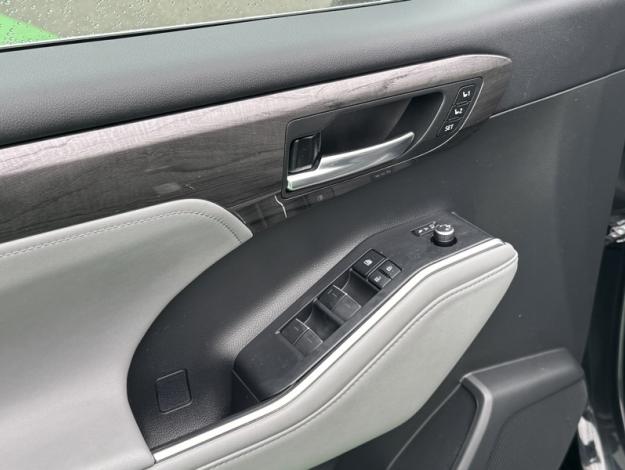 TOYOTA Highlander 2.5 HYBRID LOUNGE / TO  