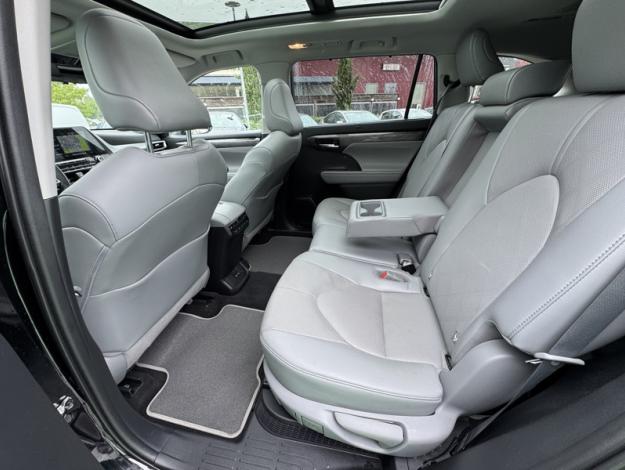 TOYOTA Highlander 2.5 HYBRID LOUNGE / TO  