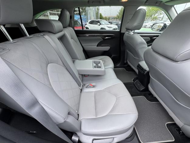 TOYOTA Highlander 2.5 HYBRID LOUNGE / TO  