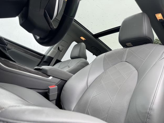 TOYOTA Highlander 2.5 HYBRID LOUNGE / TO  