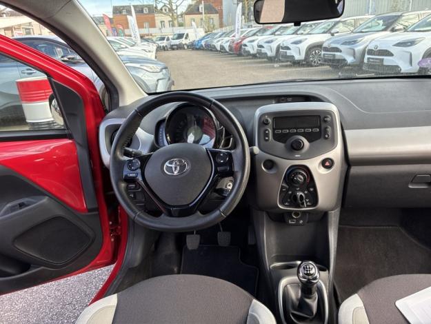 TOYOTA Aygo 1.0 VVT-i x-play  