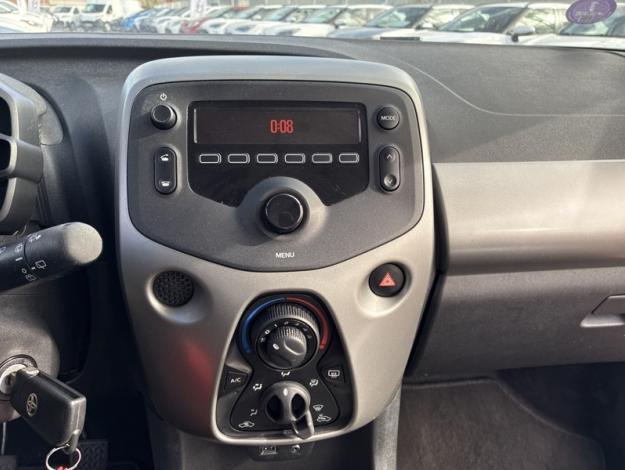 TOYOTA Aygo 1.0 VVT-i x-play  