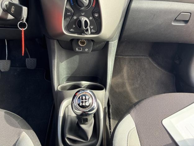 TOYOTA Aygo 1.0 VVT-i x-play  