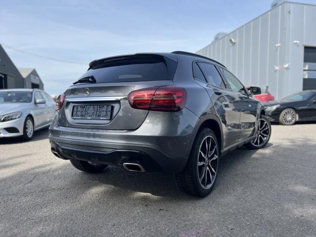 MERCEDES-BENZ GLA 180 tout terrain  