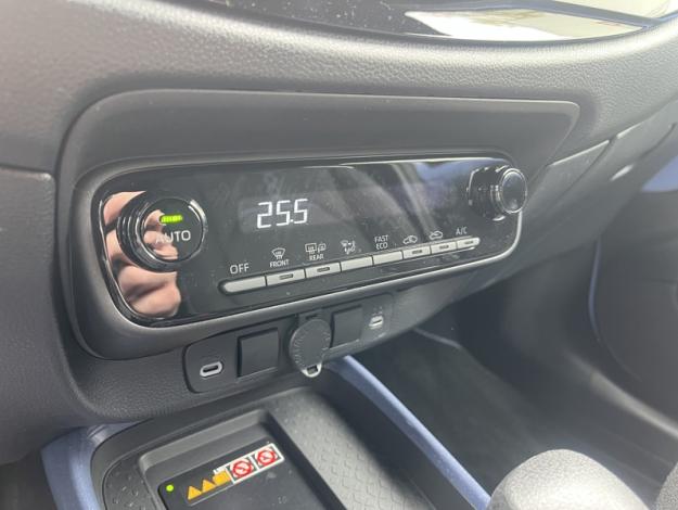 TOYOTA Aygo X Hybride 116h Graphic Zen  