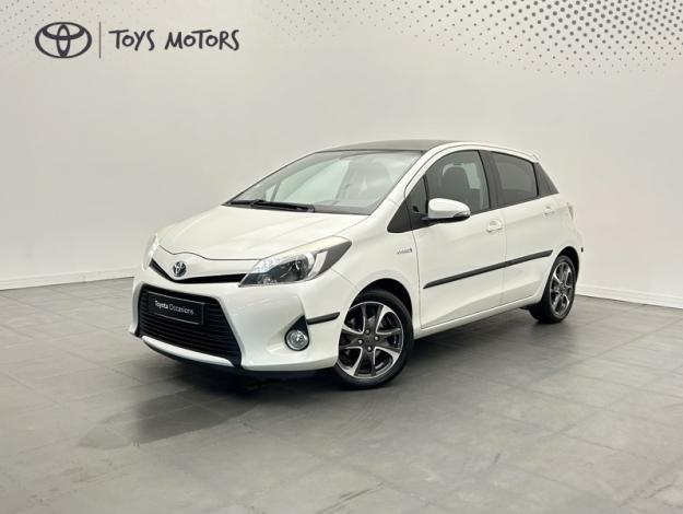 TOYOTA Yaris 100h Graphic  