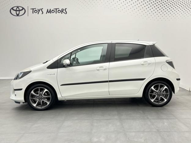 TOYOTA Yaris 100h Graphic  