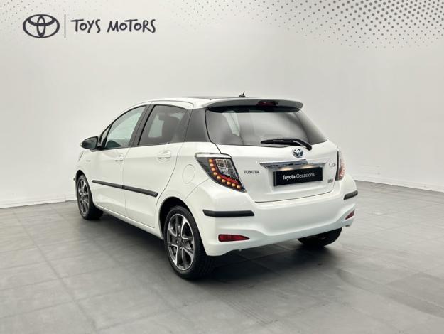TOYOTA Yaris 100h Graphic  