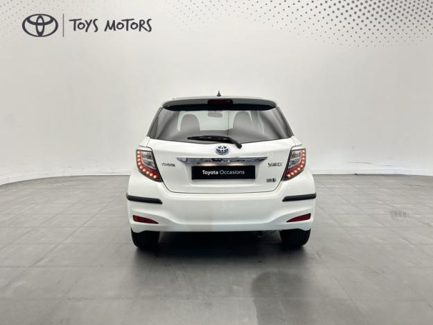 TOYOTA Yaris 100h Graphic  
