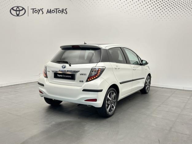 TOYOTA Yaris 100h Graphic  