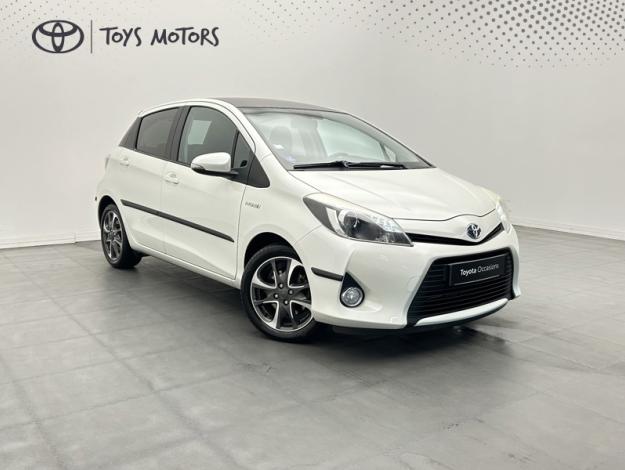 TOYOTA Yaris 100h Graphic  