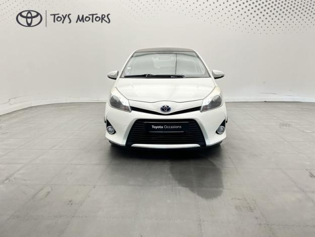 TOYOTA Yaris 100h Graphic  