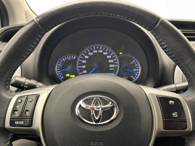 TOYOTA Yaris 100h Graphic  