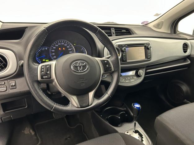 TOYOTA Yaris 100h Graphic  