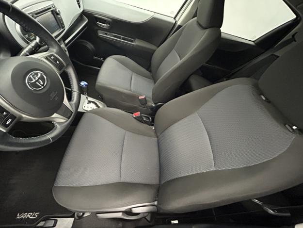 TOYOTA Yaris 100h Graphic  