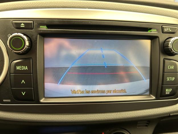 TOYOTA Yaris 100h Graphic  