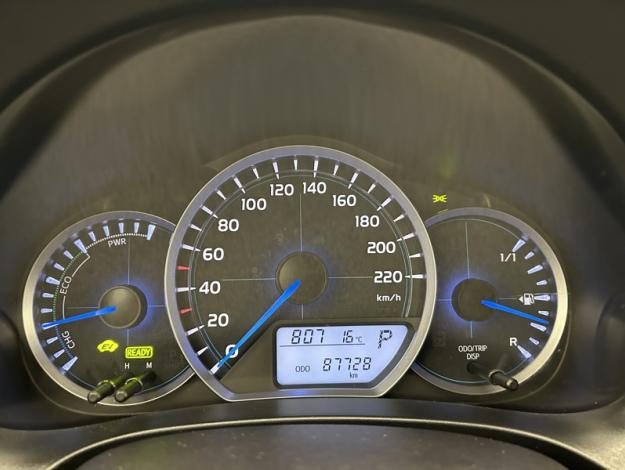TOYOTA Yaris 100h Graphic  