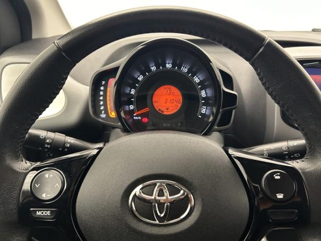 TOYOTA Aygo 1.0 VVT-i x-play  72 ch 