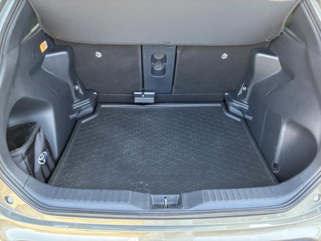 TOYOTA Yaris Cross 116h Design cargo   