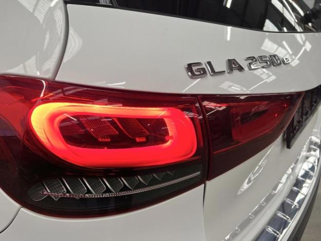 MERCEDES-BENZ GLA-Klasse GLA 250 e Off-Roader
