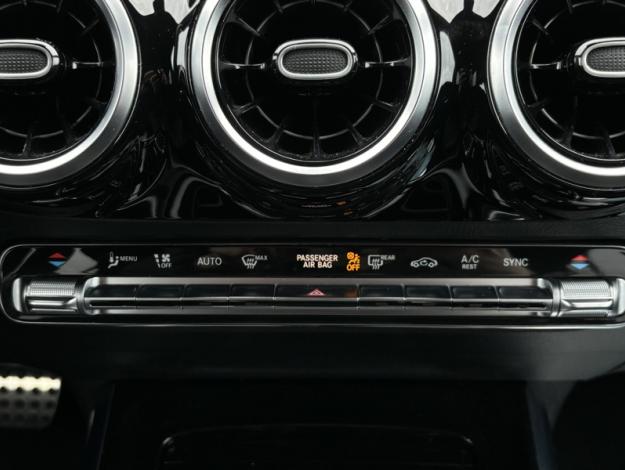 MERCEDES-BENZ GLA 200 d AMG Line  