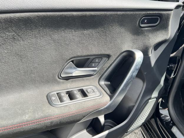 MERCEDES-BENZ A 180 d AMG Pack Night Facelift  