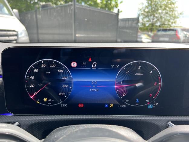 MERCEDES-BENZ A 180 d AMG Pack Night Facelift  