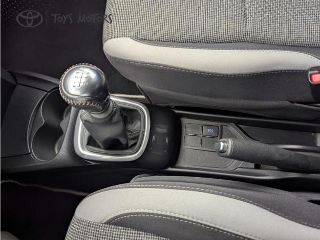 TOYOTA Yaris Design Y20  1.5 111 ch 