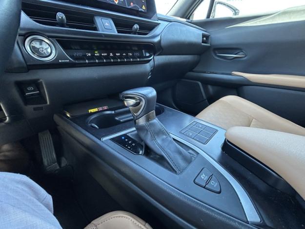 LEXUS UX 250H 2WD Luxe techno  
