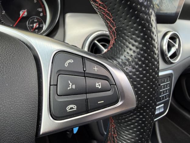 MERCEDES-BENZ CLA Coupé 180d Fascination  