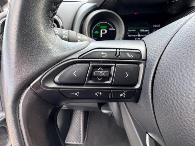TOYOTA Yaris 116h Design  