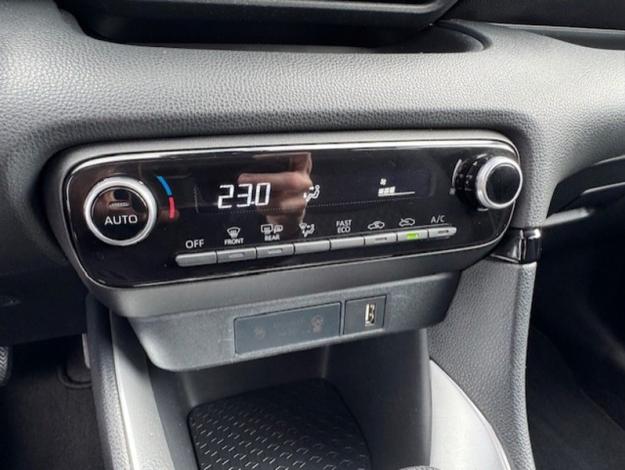 TOYOTA Yaris 116h Design  