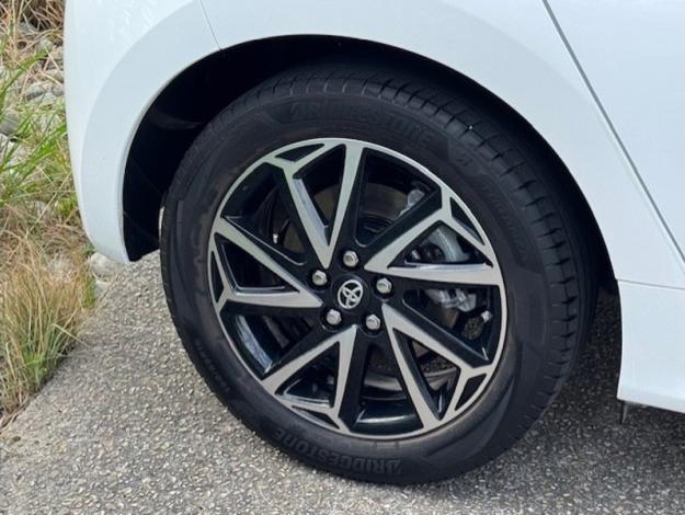 TOYOTA Yaris 116h Design  