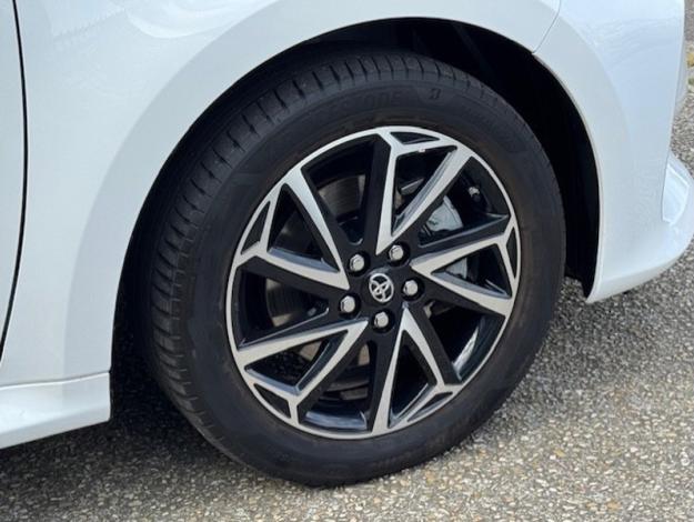 TOYOTA Yaris 116h Design  