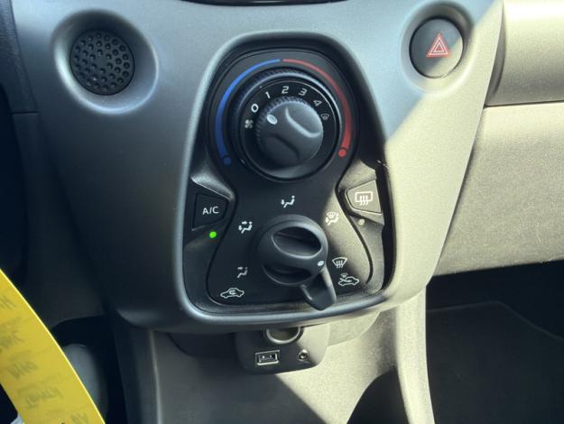 TOYOTA Aygo 1.0 VVT-i x-play  