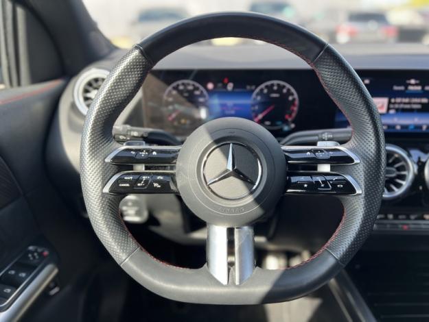 MERCEDES-BENZ GLA 180 AMG Pack Night Facelift Attelage  