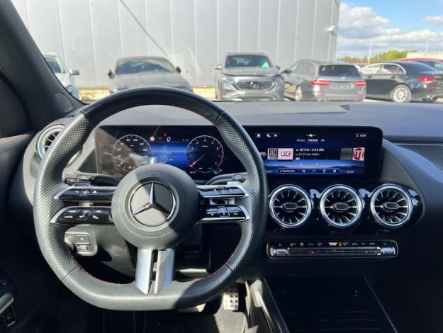 MERCEDES-BENZ GLA 180 AMG Pack Night Facelift Attelage  