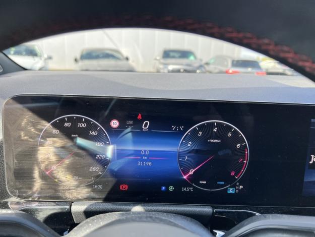 MERCEDES-BENZ GLA 180 AMG Pack Night Facelift Attelage  