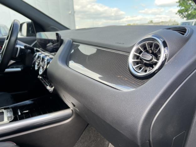 MERCEDES-BENZ GLA 180 AMG Pack Night Facelift Attelage  