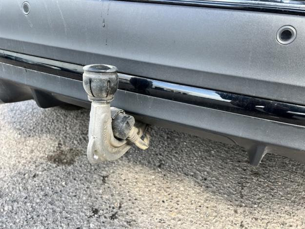 MERCEDES-BENZ GLA 180 AMG Pack Night Facelift Attelage  