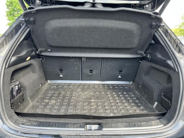 MERCEDES-BENZ GLA 180 AMG Pack Night Facelift Attelage  