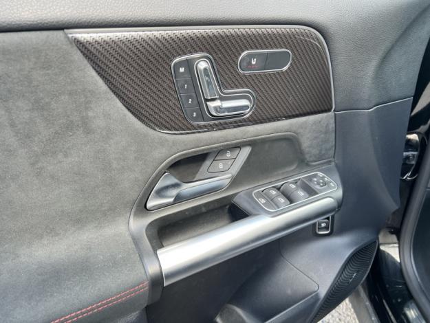 MERCEDES-BENZ GLA 180 AMG Pack Night Facelift Attelage  