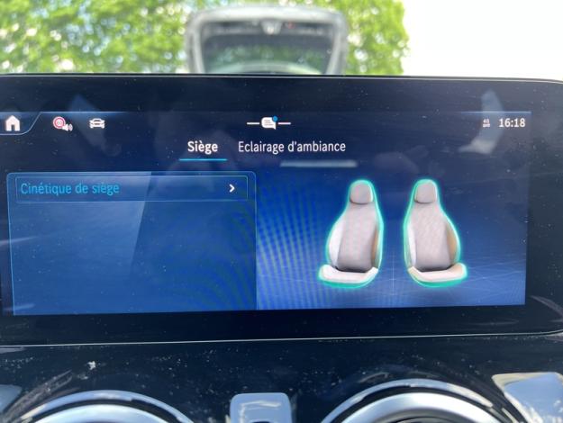 MERCEDES-BENZ GLA 180 AMG Pack Night Facelift Attelage  