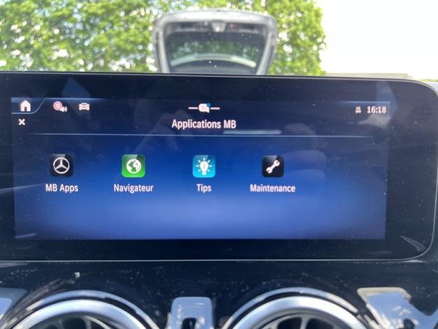 MERCEDES-BENZ GLA 180 AMG Pack Night Facelift Attelage  