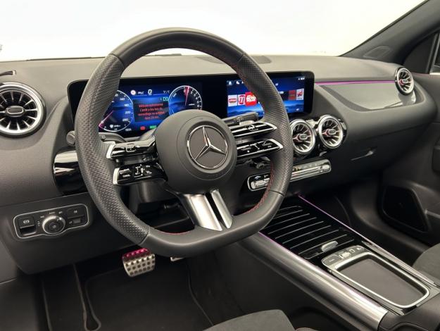 MERCEDES-BENZ GLA 250 e AMG Line Toit Pano  